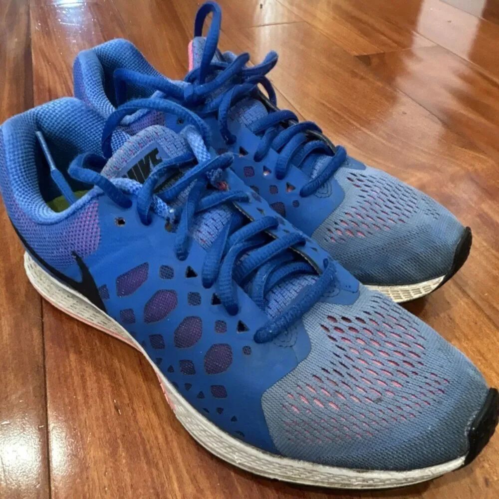 Nike women’s Blue Gray Black Low Top Lace-Up Mesh Running Sneakers size 7.5